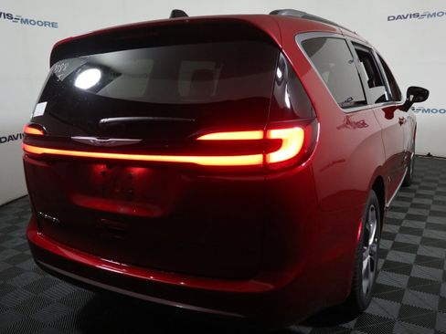 New 2026 Chrysler Pacifica Pinnacle image 6