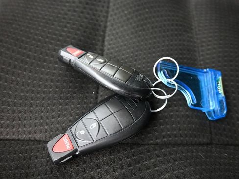 Used 2016 Dodge Grand Caravan SE image 53