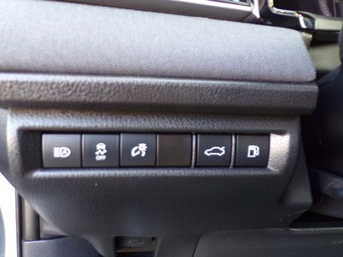 Used 2025 Toyota Camry LE image 13