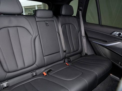 Used 2022 BMW X5 xDrive40i w/ Premium Package AWD/4WD image 4