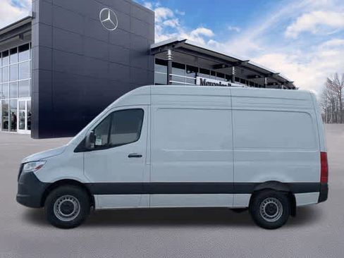 Used 2025 Mercedes-Benz Sprinter 2500 image 4