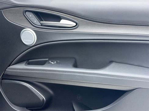 Used 2023 Alfa Romeo Stelvio Ti image 47