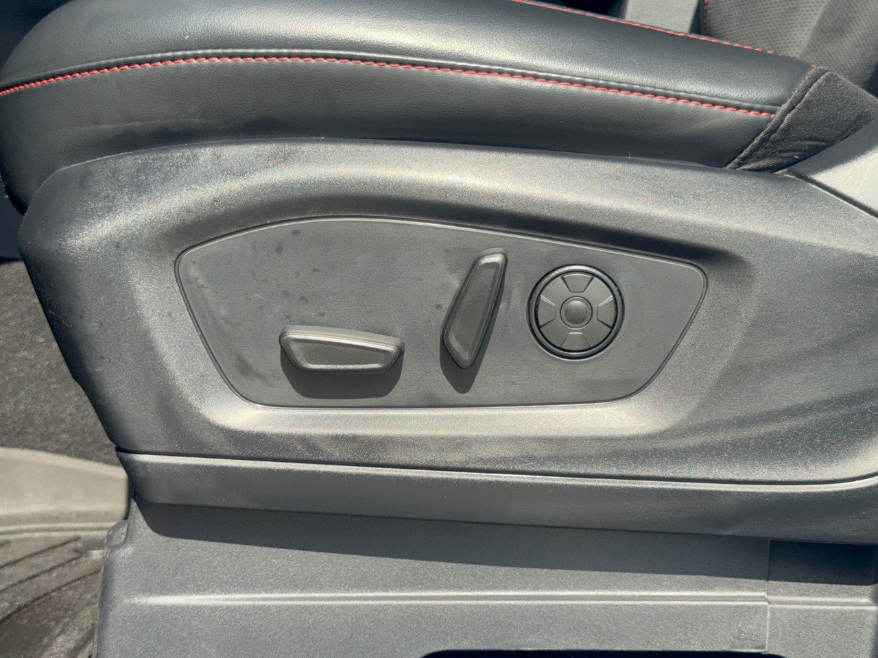Used 2025 Ford Explorer ST AWD/4WD image 16