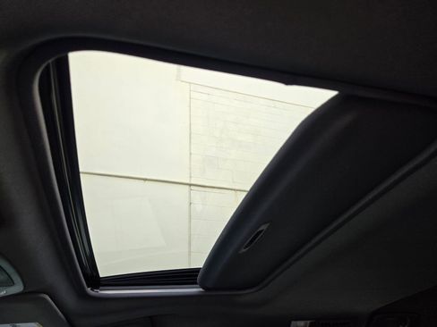 Used 2022 Toyota Sienna XSE image 15