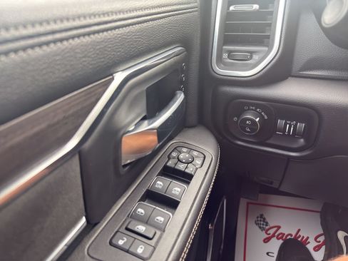 Used 2025 RAM 2500 Laramie AWD/4WD image 20