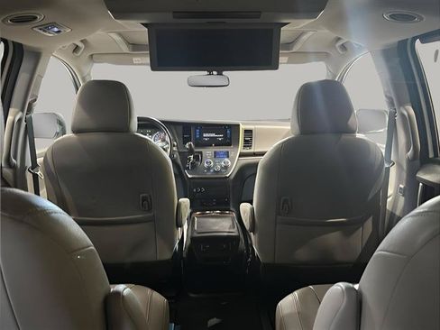 Used 2017 Toyota Sienna Limited Premium AWD/4WD image 23
