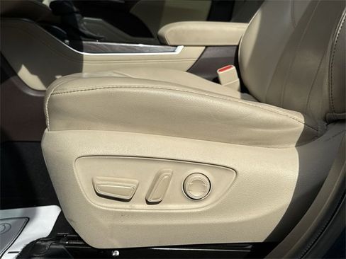 Used 2022 Toyota Highlander Limited image 14