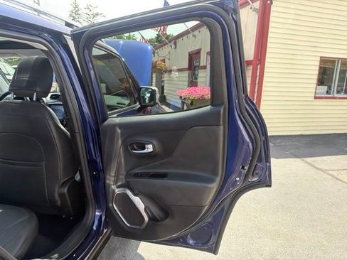 Used 2018 Jeep Renegade Limited w/ UConnect 8.4 Nav Group AWD/4WD image 22