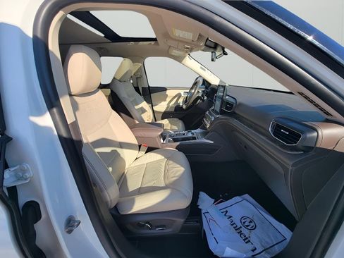 Used 2020 Ford Explorer Platinum w/ Premium Technology Package image 34