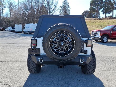 Used 2018 Jeep Wrangler Unlimited Sport S image 6