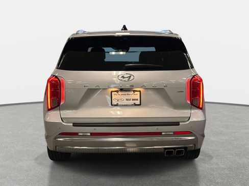 Used 2024 Hyundai Palisade Calligraphy image 6