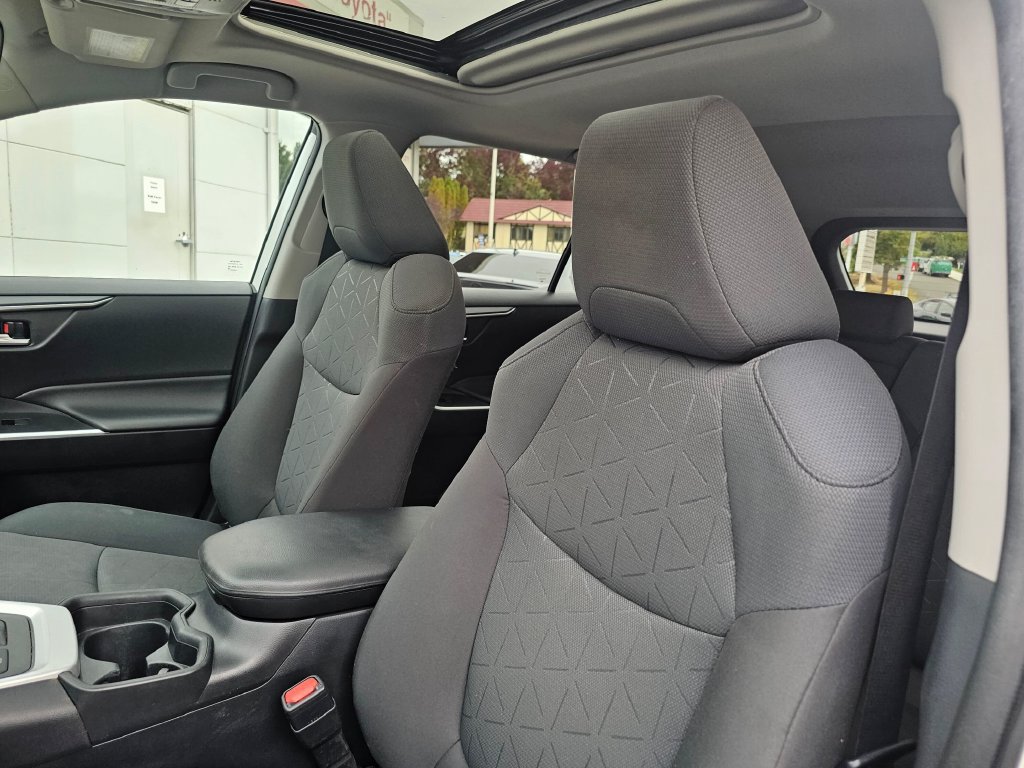 Used 2021 Toyota RAV4 XLE w/ Convenience Package AWD/4WD image 20