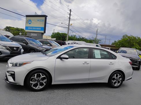 Used 2021 Kia Forte LXS FWD image 2