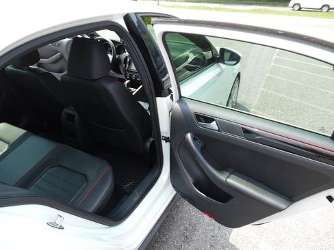 Used 2015 Volkswagen Jetta GLI SE FWD image 20