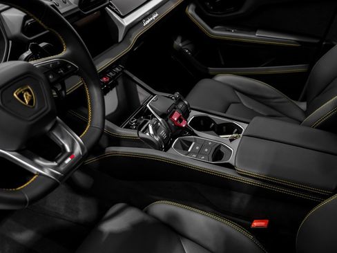 Used 2025 Lamborghini Urus SE image 20