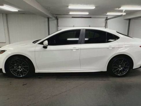 Used 2025 Toyota Camry SE FWD image 5