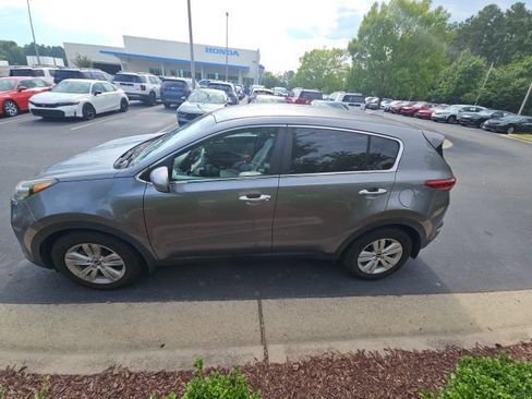 Used 2017 Kia Sportage LX FWD image 2