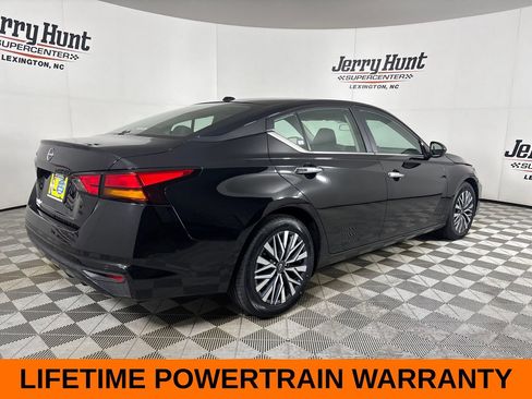 Used 2025 Nissan Altima 2.5 SV FWD image 6