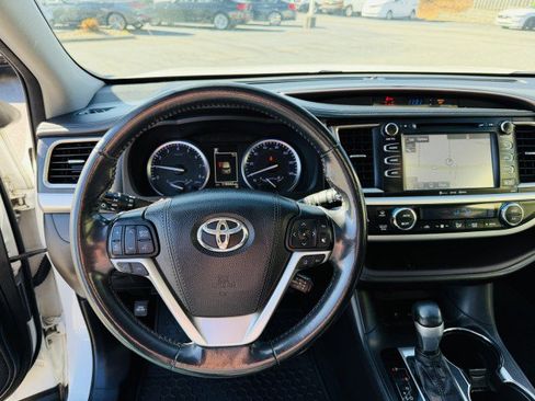 Used 2018 Toyota Highlander XLE image 9