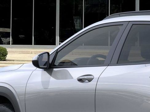 New 2026 Chevrolet Trax LT w/ Driver Confidence Package image 12