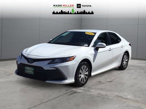 Used 2022 Toyota Camry LE FWD image 1