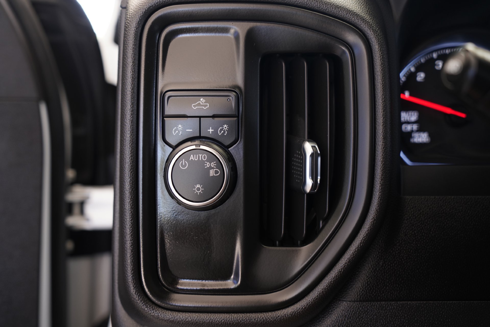 Used 2023 Chevrolet Silverado 1500 Custom RWD image 19