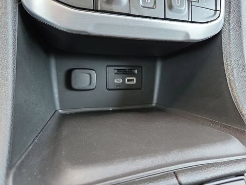 Used 2023 GMC Acadia SLT w/ Elevation Edition FWD image 18