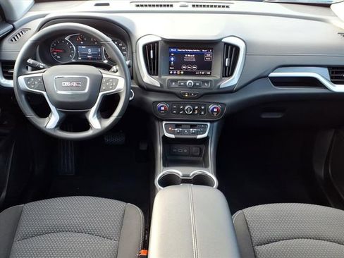 Used 2024 GMC Terrain SLE w/ Driver Convenience Package image 9