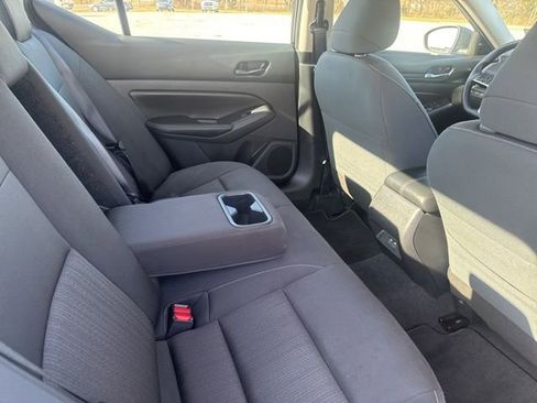 Used 2024 Nissan Altima 2.5 SV FWD image 15