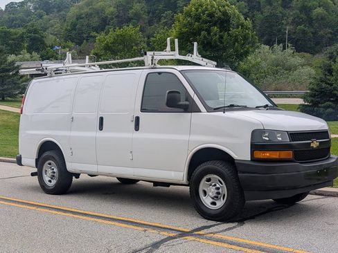 Used 2019 Chevrolet Express 2500 w/ Driver Convenience Package RWD image 3