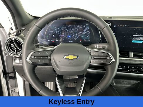 Used 2026 Chevrolet Equinox LT w/ Safety and Technology Package AWD/4WD image 13