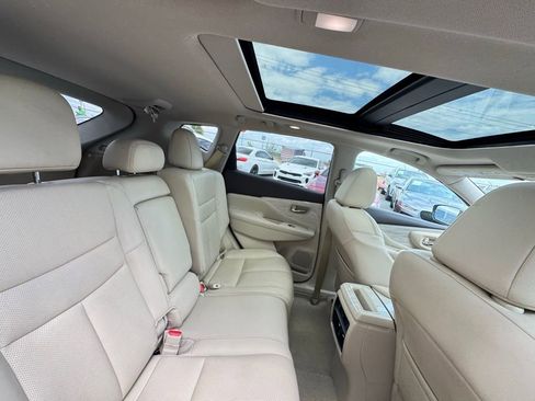 Used 2015 Nissan Murano Platinum w/ Platinum Technology Package FWD image 14