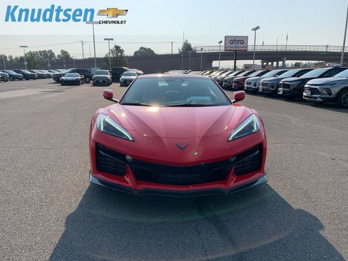 Used 2024 Chevrolet Corvette Z06 RWD image 2