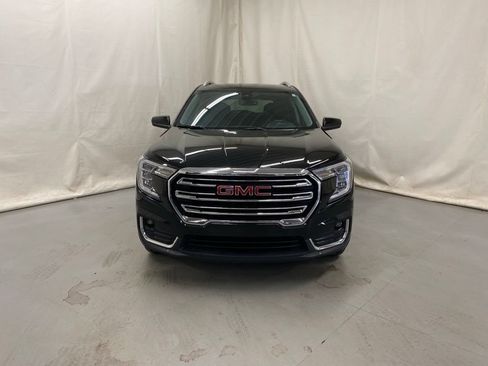 Used 2024 GMC Terrain SLT AWD/4WD image 3