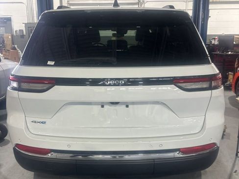 Used 2022 Jeep Grand Cherokee Limited 4xe AWD/4WD image 3