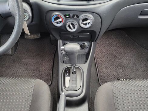 Used 2011 Hyundai Accent GS image 28