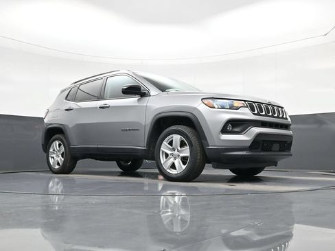 Used 2022 Jeep Compass Latitude w/ Convenience Group AWD/4WD image 19
