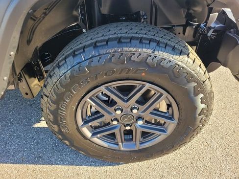 New 2026 Jeep Gladiator Sport AWD/4WD image 17