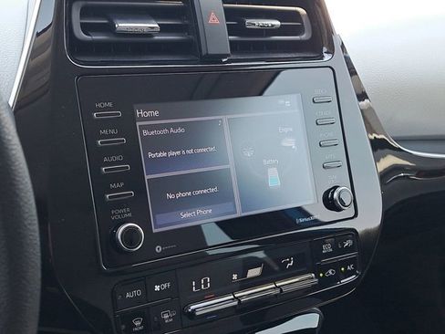 Used 2021 Toyota Prius L Eco image 19