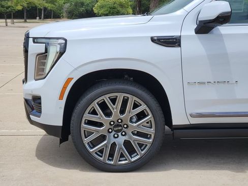 Used 2026 GMC Yukon Denali Ultimate w/ LPO, Floor Liner Package AWD/4WD image 5