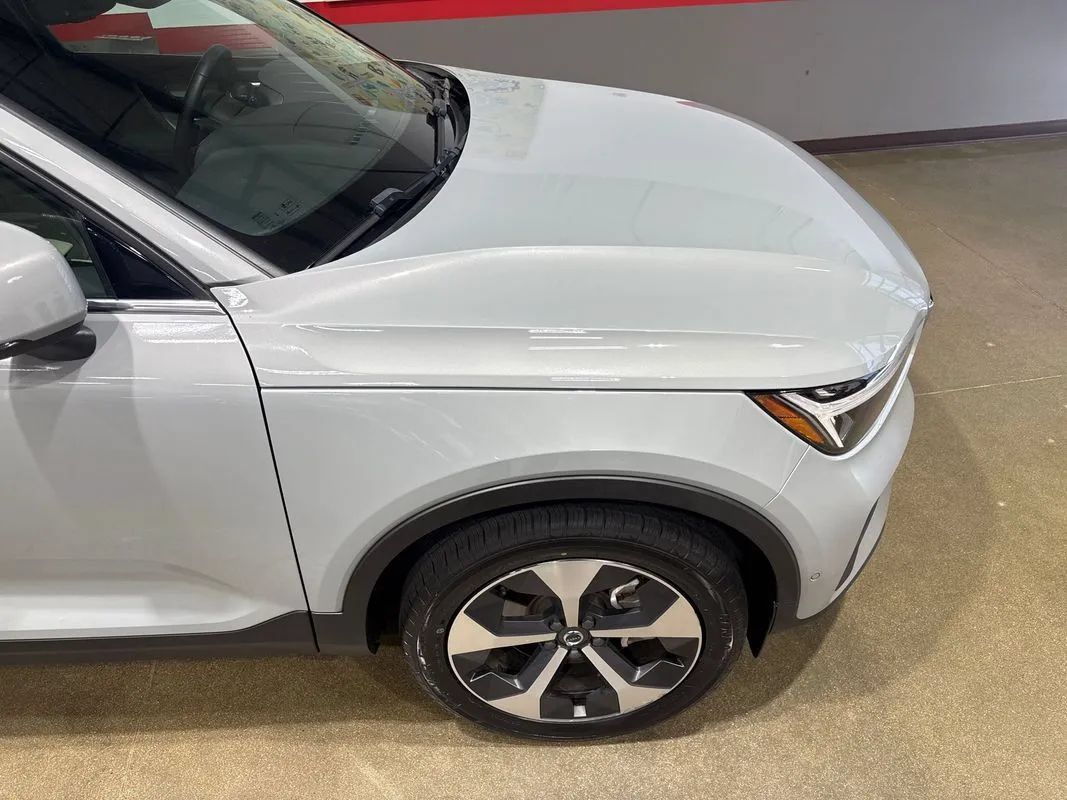 Used 2024 Volvo XC40 B5 Plus AWD/4WD image 71