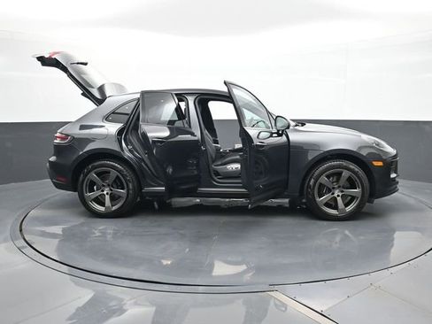 Certified 2025 Porsche Macan AWD/4WD image 33