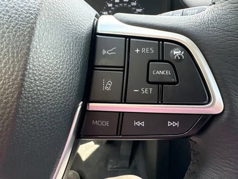 Used 2026 Toyota Sienna XLE FWD image 17