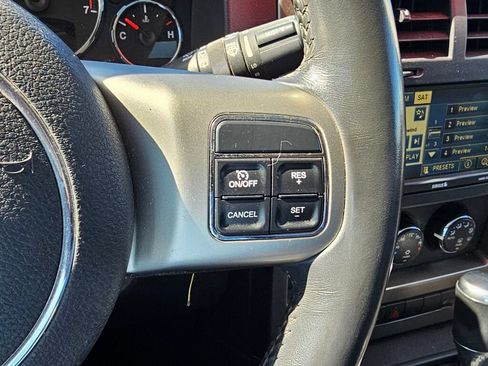 Used 2011 Jeep Liberty Renegade w/ Premium Group AWD/4WD image 33