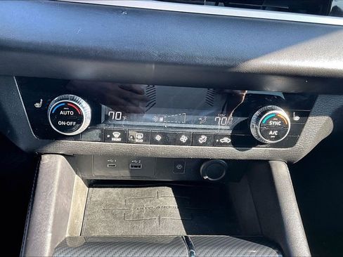 Used 2022 Mitsubishi Outlander SE image 33