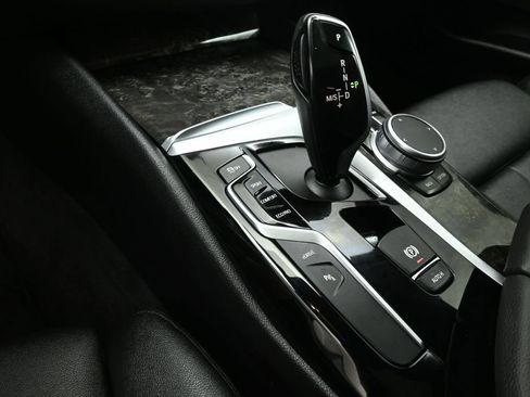 Used 2019 BMW 530e w/ Convenience Package RWD image 16