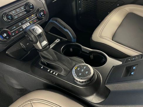 Used 2023 Ford Bronco Wildtrak image 17