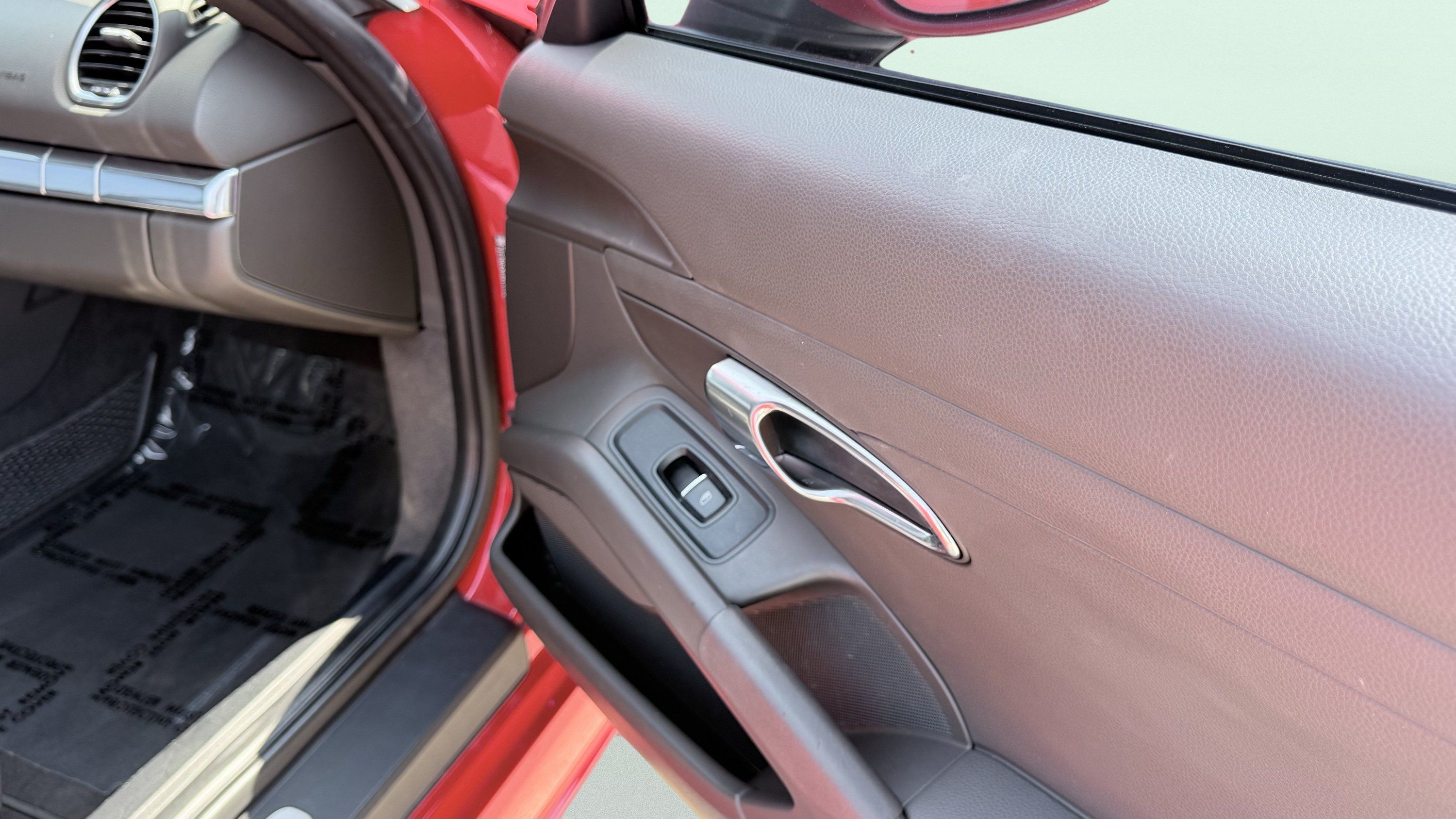Used 2019 Porsche 718 Cayman RWD image 32