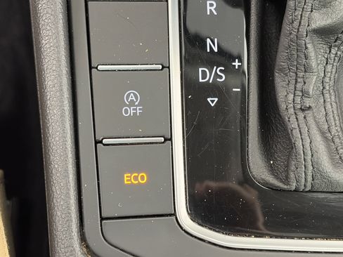 Used 2020 Volkswagen Jetta SE FWD image 25