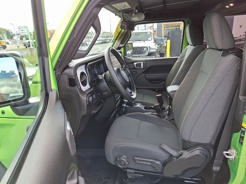 Used 2025 Jeep Wrangler Sport image 13